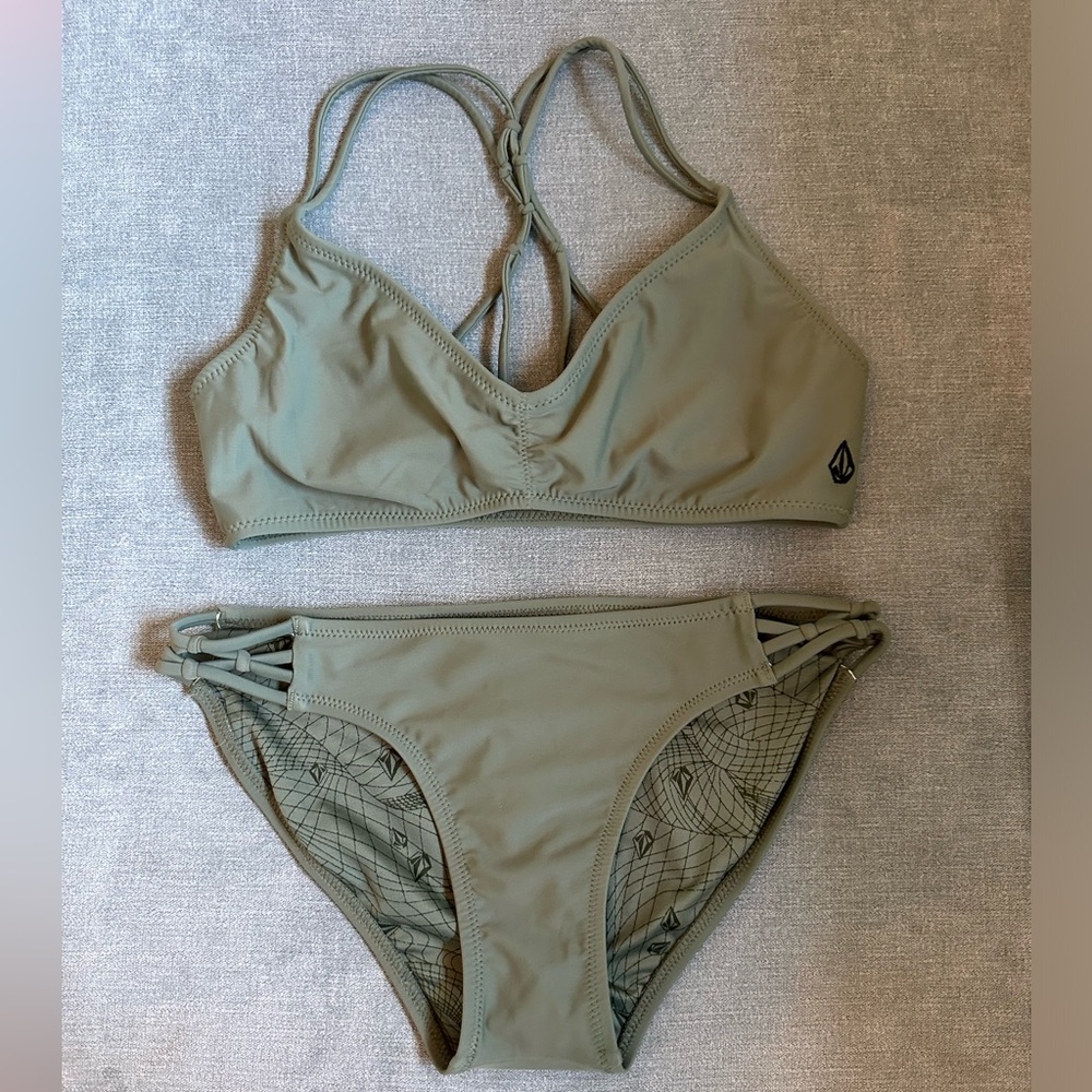 NWT Volcom women's bikini modest coverage strappy back size Small